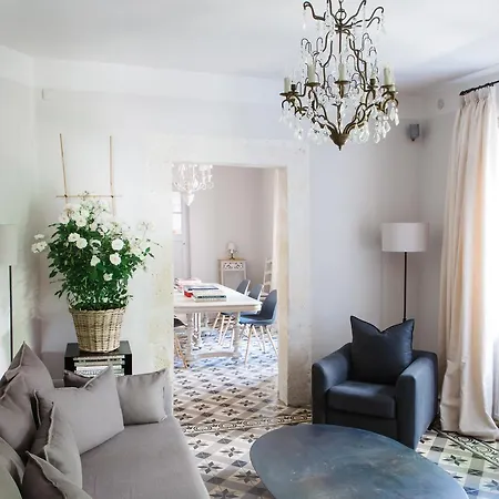 La Maison Du Village Guest house